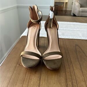 Olivia Ferguson block strapped heels